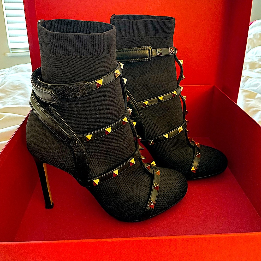 VALENTINO GARAVANI
Rockstud patent leather-trimmed stretch-knit sock boots